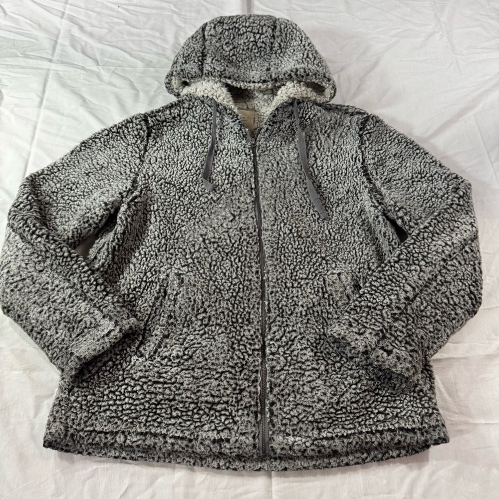 G97. Women’s Cozy Gray Sherpa Jacket (M)